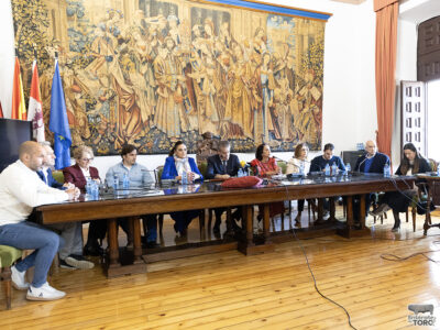 Ángeles Medina junto con Carlos Rodríguez ocuparán la Alcaldía de manera alterna en Toro 2 Pleno28Oct 2