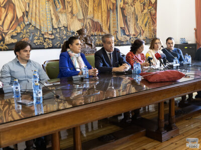 Ángeles Medina junto con Carlos Rodríguez ocuparán la Alcaldía de manera alterna en Toro 7 Pleno28Oct 7