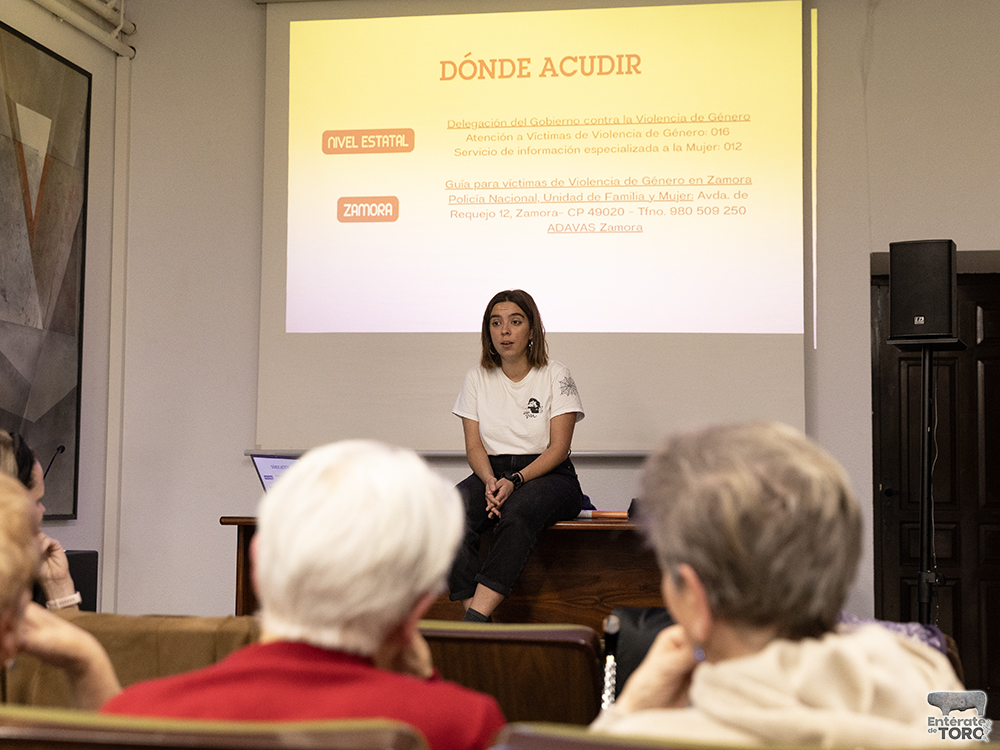 Minuto de silencio, lectura de manifiesto y taller en Toro con motivo el Día Internacional de la Eliminación de la Violencia de Género 2 25N 2
