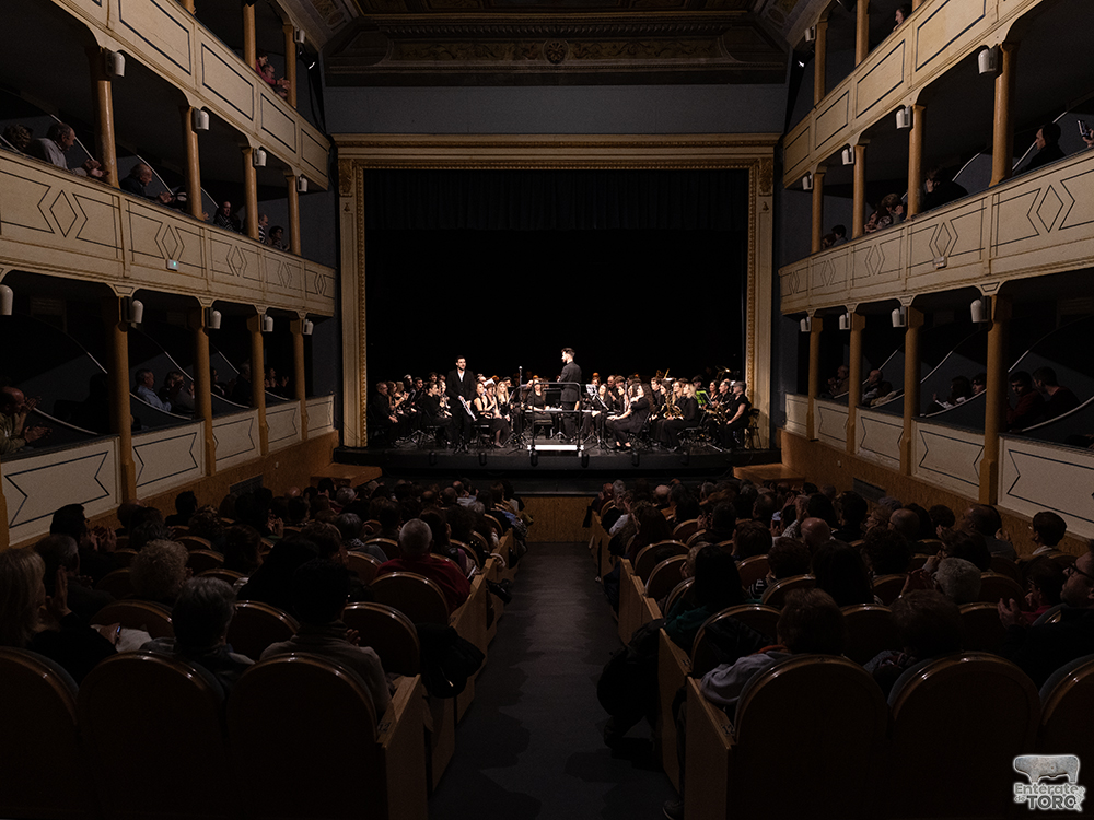 Concierto inolvidable de Rubén Simeó junto con La Banda de Música de la Lira en el Teatro Latorre 10 Simeo y La Lira 10