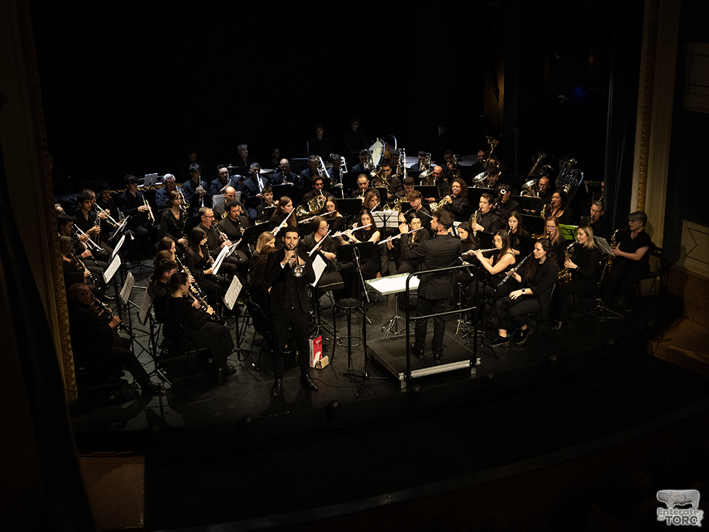 Concierto inolvidable de Rubén Simeó junto con La Banda de Música de la Lira en el Teatro Latorre 12 Simeo y La Lira 12