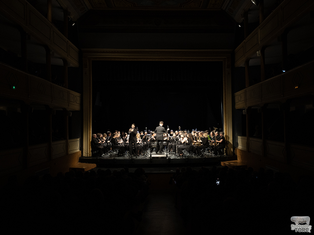 Concierto inolvidable de Rubén Simeó junto con La Banda de Música de la Lira en el Teatro Latorre 2 Simeo y La Lira 2