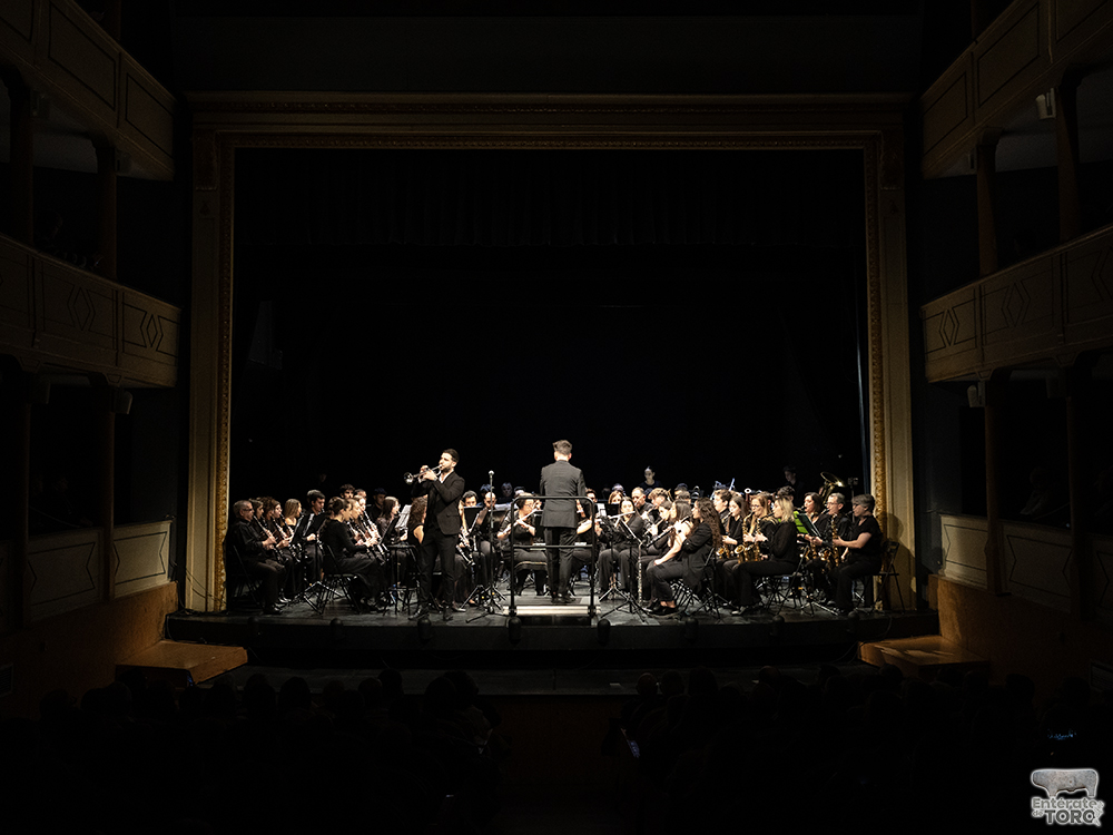 Concierto inolvidable de Rubén Simeó junto con La Banda de Música de la Lira en el Teatro Latorre 3 Simeo y La Lira 3