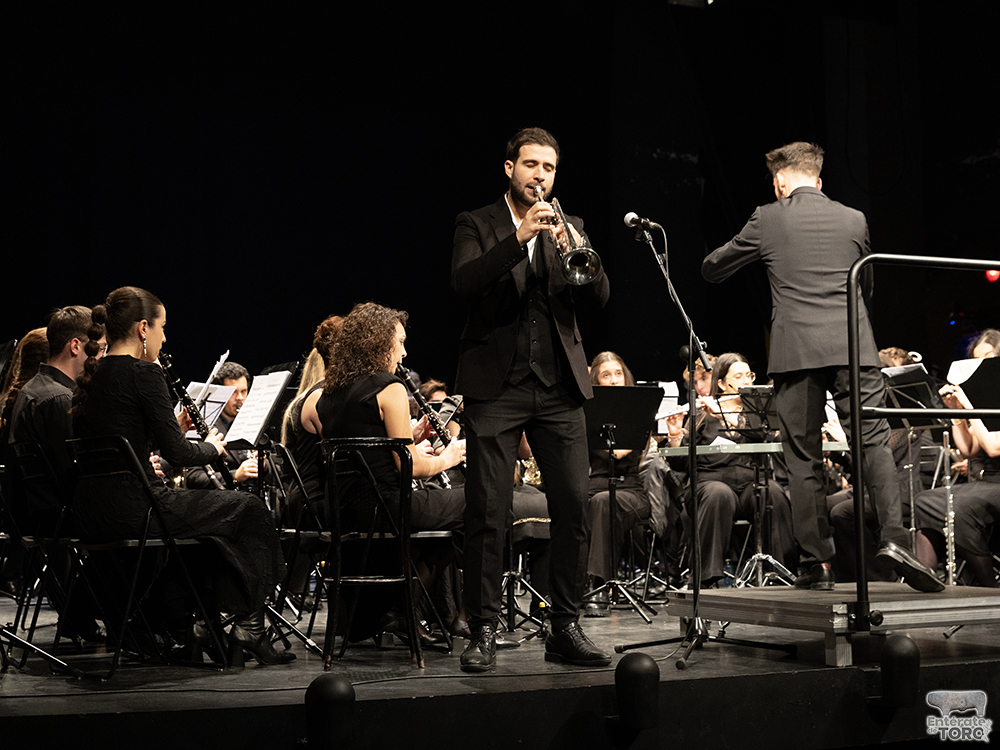 Concierto inolvidable de Rubén Simeó junto con La Banda de Música de la Lira en el Teatro Latorre 5 Simeo y La Lira 5