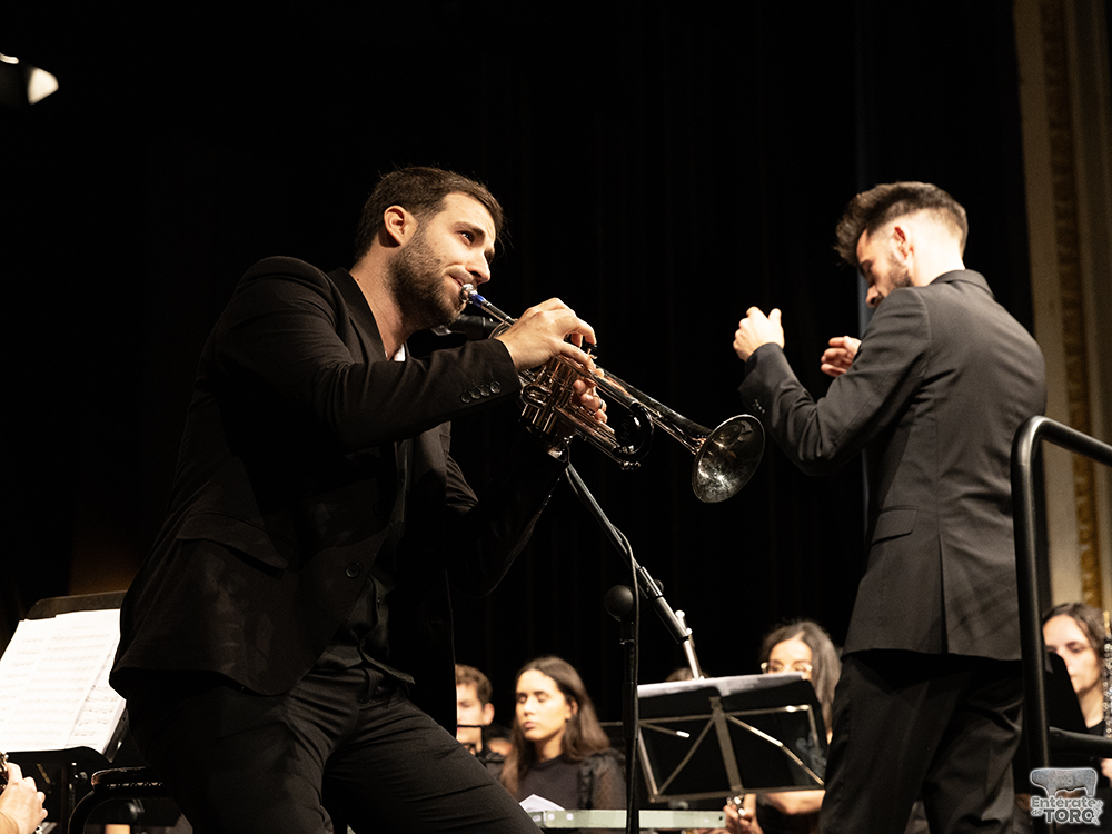 Concierto inolvidable de Rubén Simeó junto con La Banda de Música de la Lira en el Teatro Latorre 7 Simeo y La Lira 7
