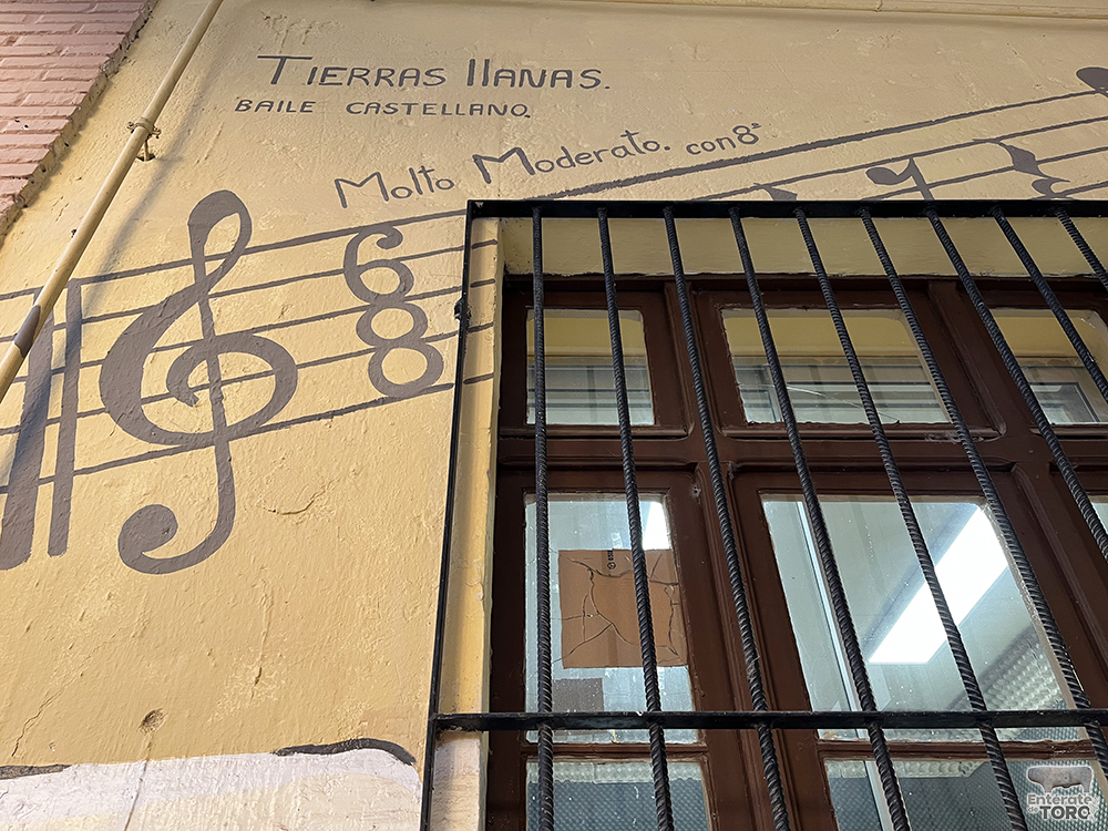 Varios cristales aparecen rotos en la Escuela Municipal de Música 1 EMMT 1