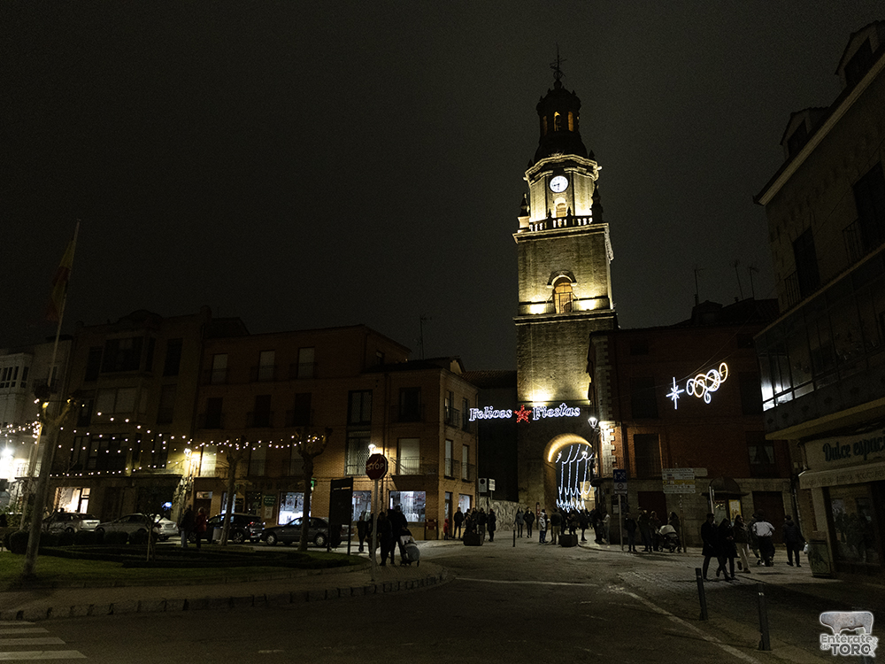 La Plaza Mayor de Toro llena para presenciar el esperado encendido de las luces navideñas 17 Navidad 24 25 17