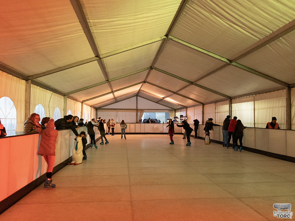 Inaugurada la pista de patinaje de la Plaza Mayor 3 Navidad Toro 2