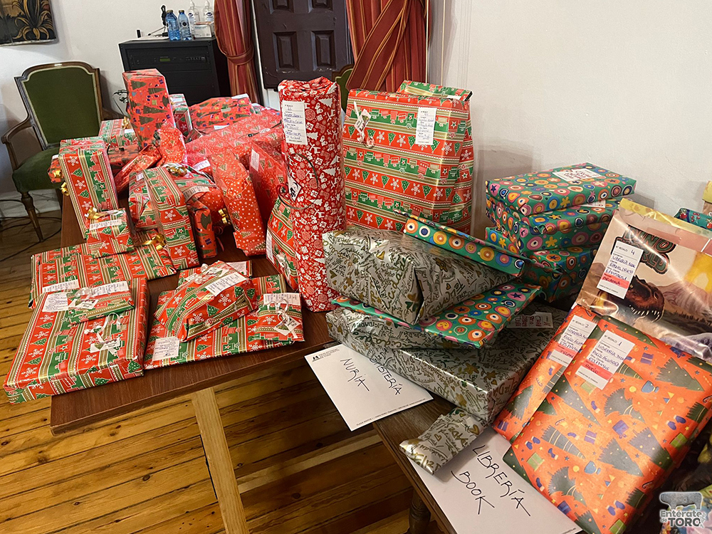 Papá Noel y sus ayudantes deslumbran a los más pequeños con una mágica acogida en el Ayuntamiento 3 Visita de Papa Noel 3