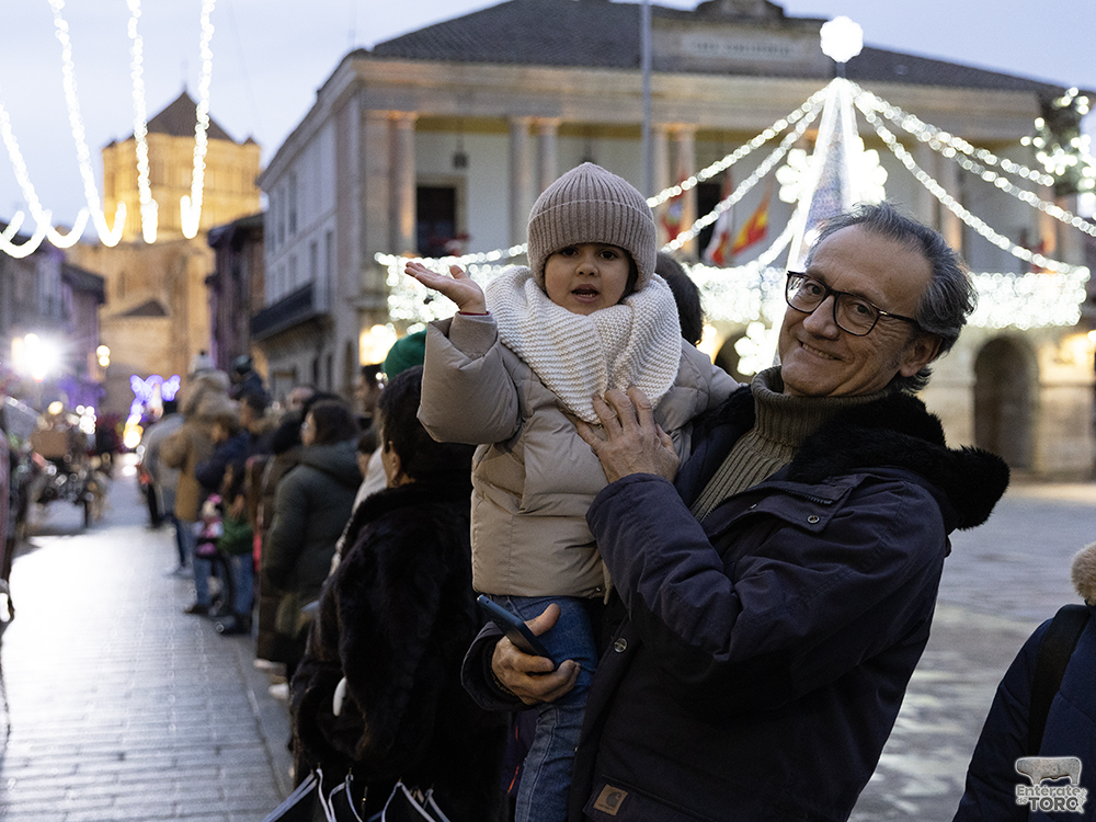 Los Reyes Magos recogen la llave mágica de la ciudad para entregar los regalos 12 Reyes Magos 12