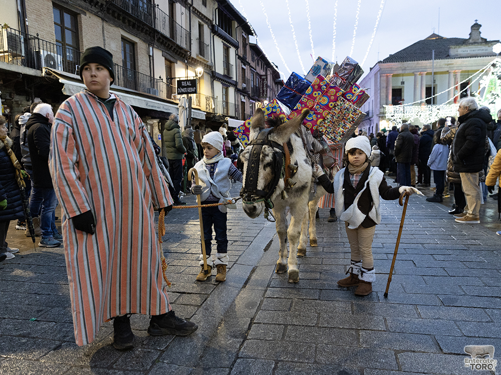 Los Reyes Magos recogen la llave mágica de la ciudad para entregar los regalos 13 Reyes Magos 13