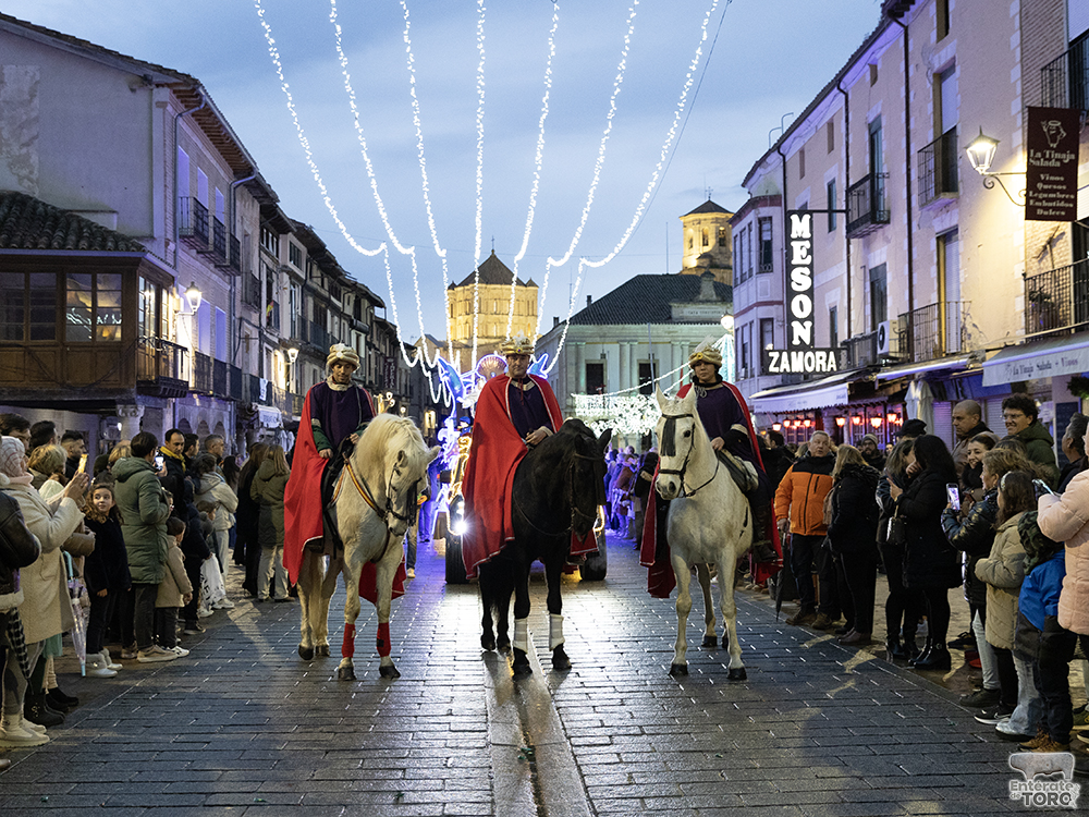 Los Reyes Magos recogen la llave mágica de la ciudad para entregar los regalos 15 Reyes Magos 15