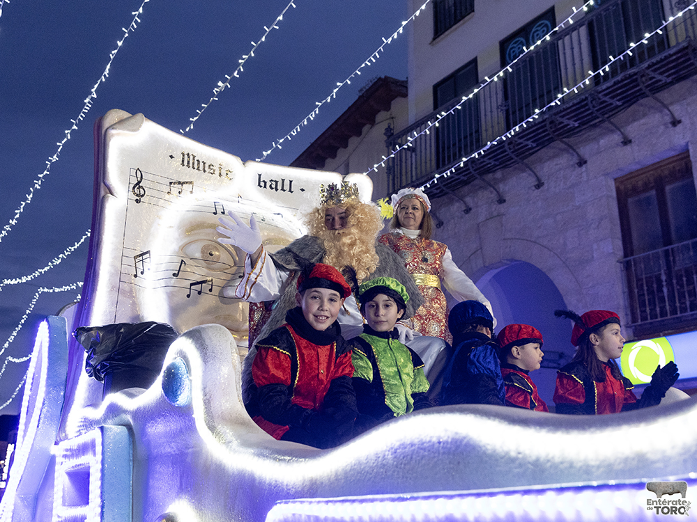 Los Reyes Magos recogen la llave mágica de la ciudad para entregar los regalos 18 Reyes Magos 18