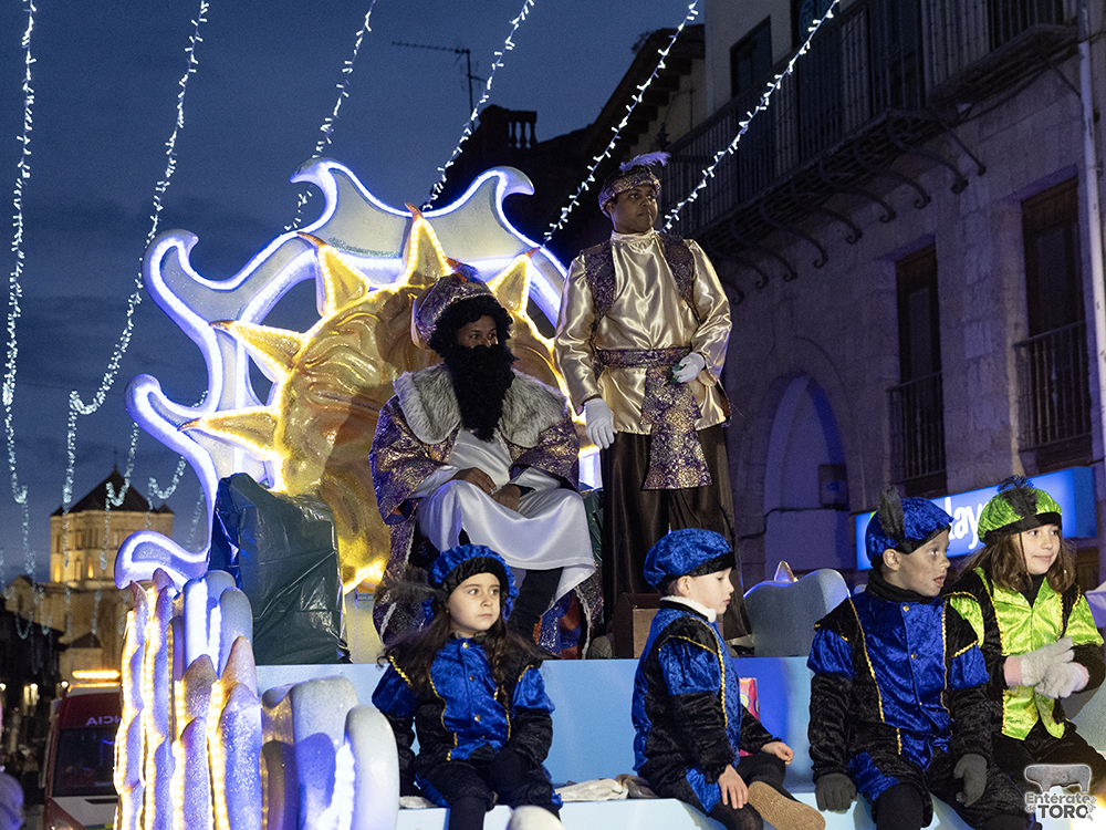 Los Reyes Magos recogen la llave mágica de la ciudad para entregar los regalos 19 Reyes Magos 19