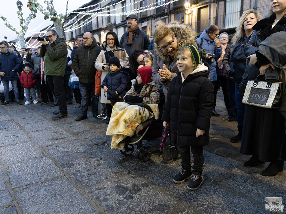Los Reyes Magos recogen la llave mágica de la ciudad para entregar los regalos 2 Reyes Magos 2