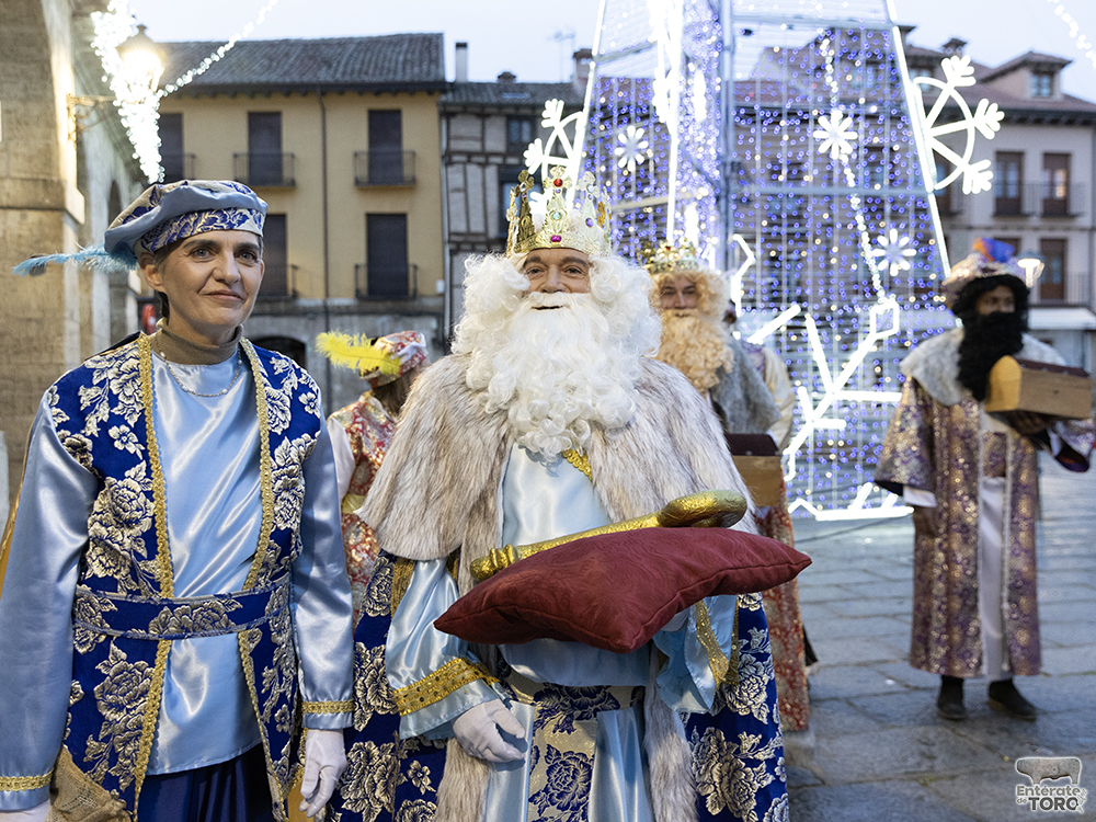Los Reyes Magos recogen la llave mágica de la ciudad para entregar los regalos 3 Reyes Magos 3