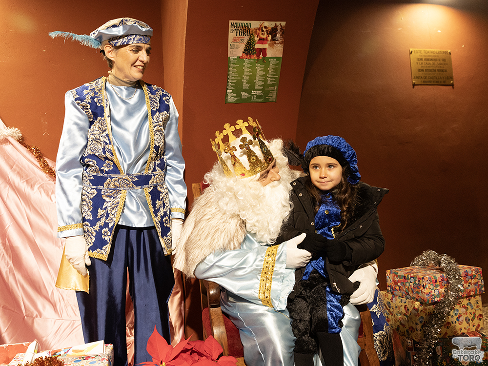 Los Reyes Magos recogen la llave mágica de la ciudad para entregar los regalos 31 Reyes Magos 31