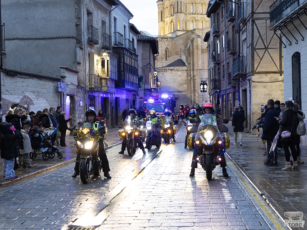 Los Reyes Magos recogen la llave mágica de la ciudad para entregar los regalos 6 Reyes Magos 6