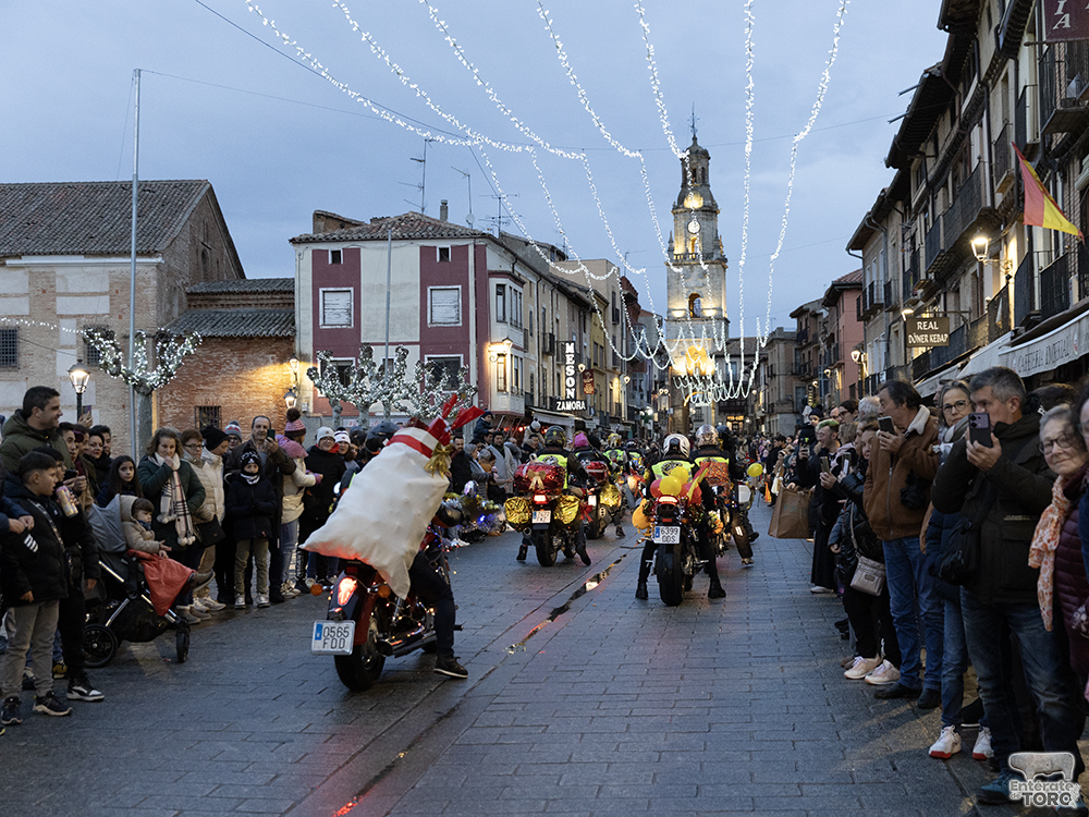 Los Reyes Magos recogen la llave mágica de la ciudad para entregar los regalos 8 Reyes Magos 8