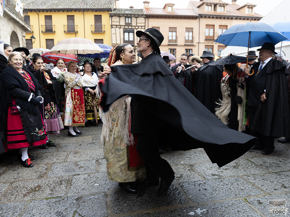 Carmen de Casas y Adolfo González protagonistas de la tradicional “Boda de Carnaval” 10 Boda Tradicional Adultos 10
