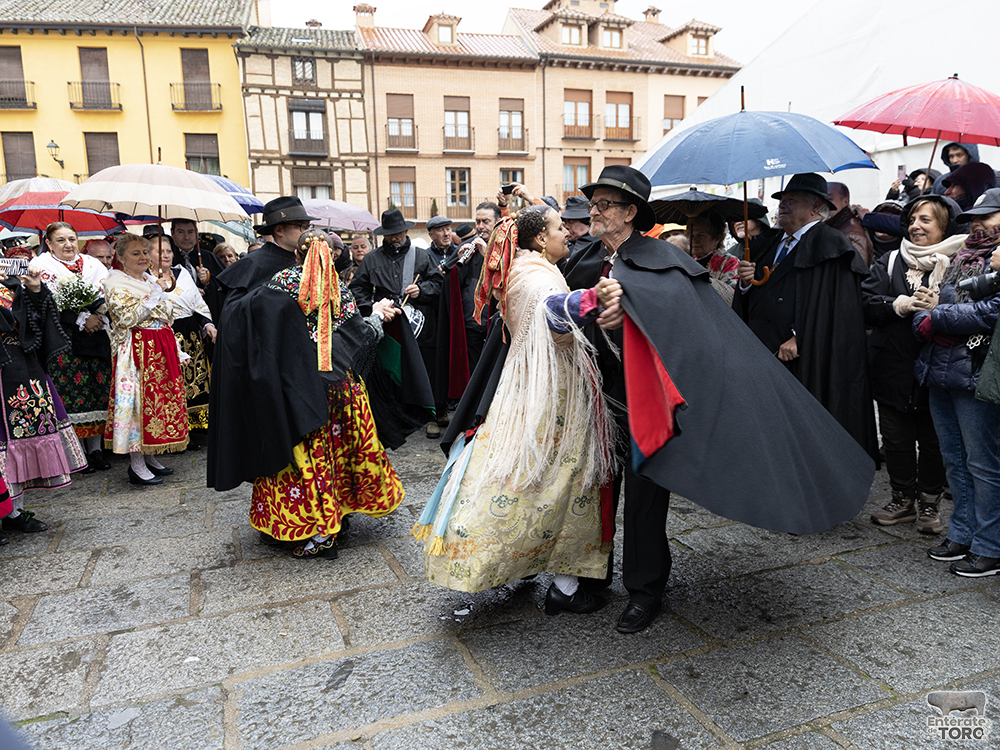 Carmen de Casas y Adolfo González protagonistas de la tradicional “Boda de Carnaval” 12 Boda Tradicional Adultos 12
