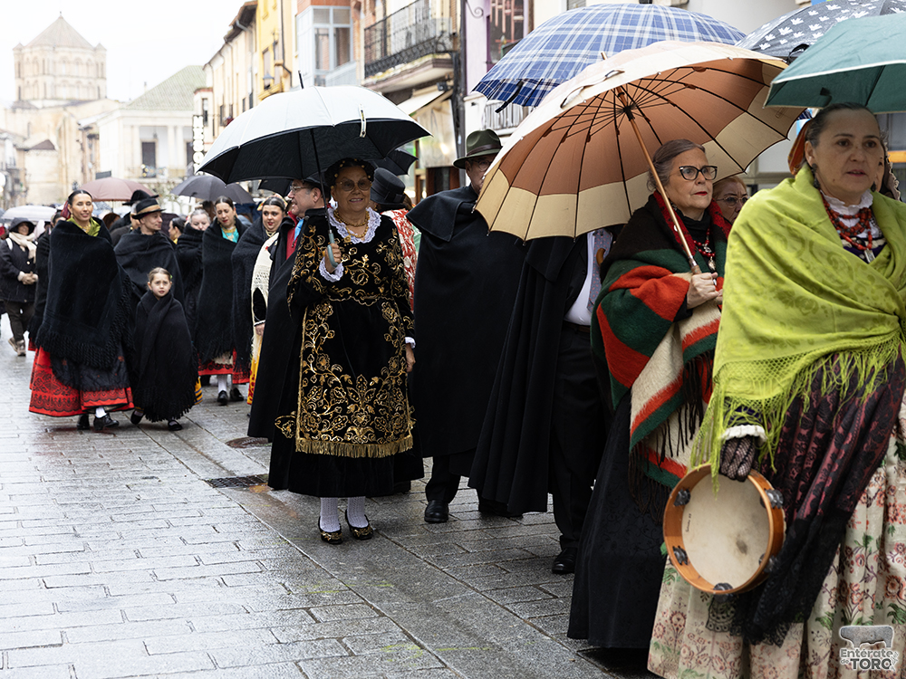 Carmen de Casas y Adolfo González protagonistas de la tradicional “Boda de Carnaval” 16 Boda Tradicional Adultos 16