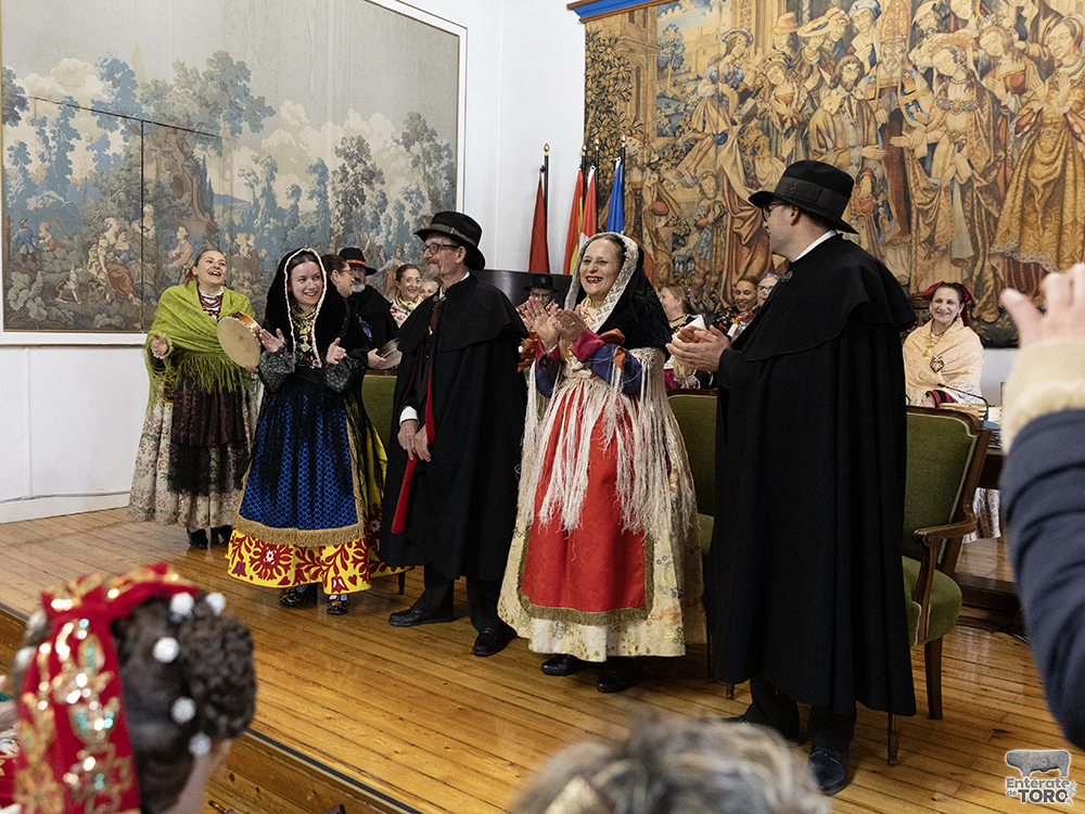 Carmen de Casas y Adolfo González protagonistas de la tradicional “Boda de Carnaval” 6 Boda Tradicional Adultos 6