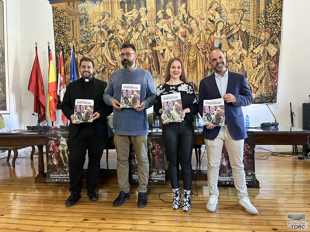 La revista anual Toro Cofrade disponible en la Oficina de Turismo 2 Toro Cofrade 2