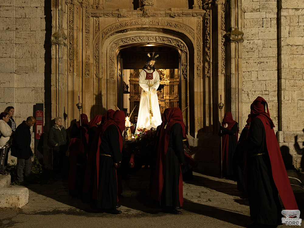 El Santísimo Cristo de la Misericordia ilumina las calles en su procesión 1 Cristo Misericordia 1