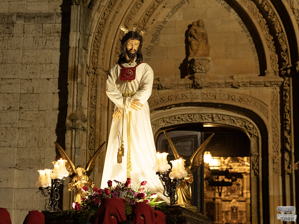 El Santísimo Cristo de la Misericordia ilumina las calles en su procesión 17 Cristo Misericordia 17