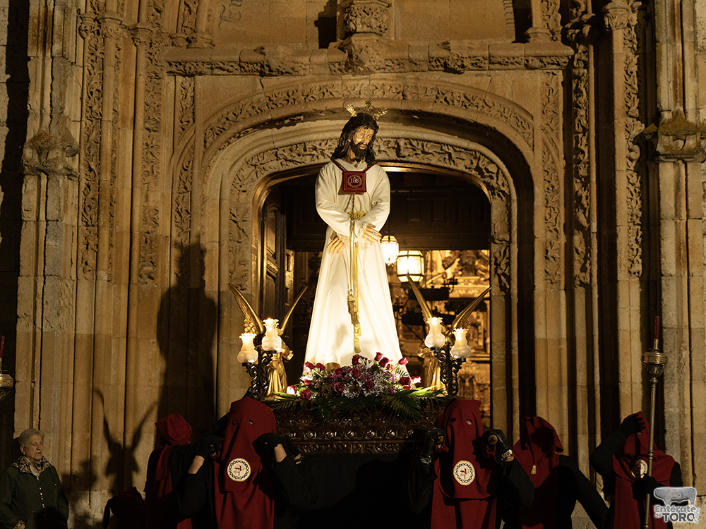 El Santísimo Cristo de la Misericordia ilumina las calles en su procesión 18 Cristo Misericordia 18