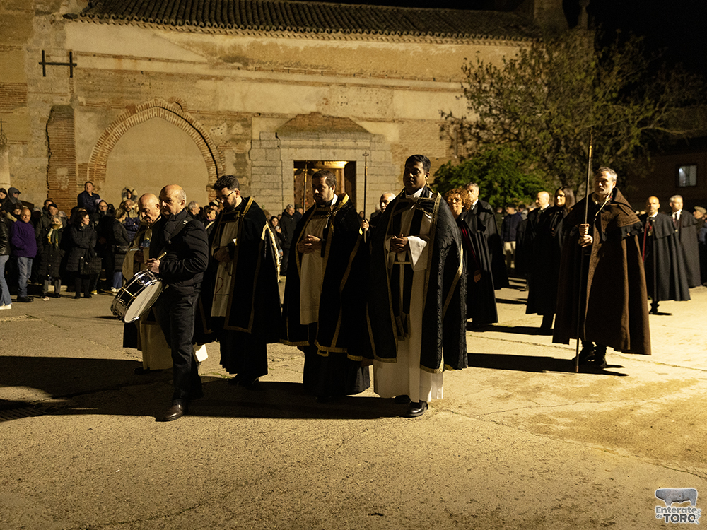 La esperada procesión del Santísimo Cristo del Amparo ilumina las calles tras la lluvia 10 Cristo del Amparo 10