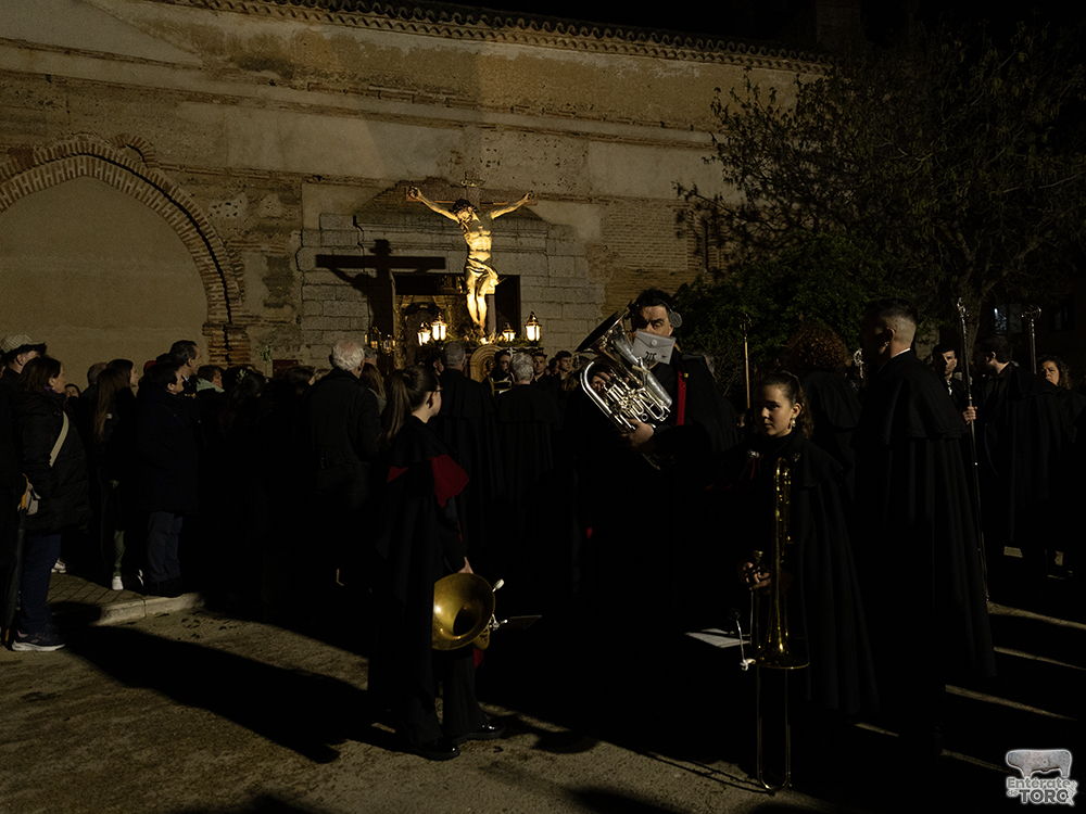 La esperada procesión del Santísimo Cristo del Amparo ilumina las calles tras la lluvia 15 Cristo del Amparo 15