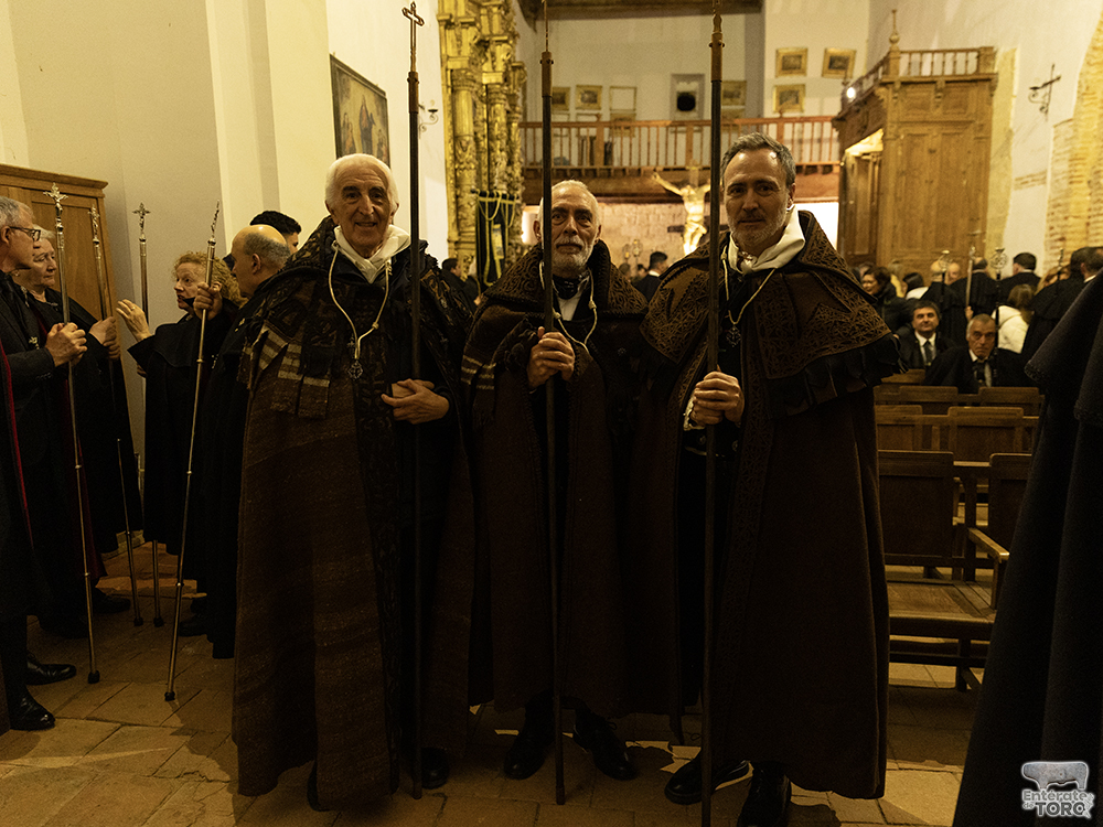 La esperada procesión del Santísimo Cristo del Amparo ilumina las calles tras la lluvia 18 Cristo del Amparo 18