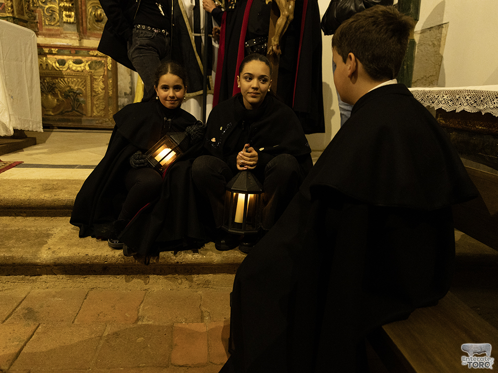 La esperada procesión del Santísimo Cristo del Amparo ilumina las calles tras la lluvia 19 Cristo del Amparo 19