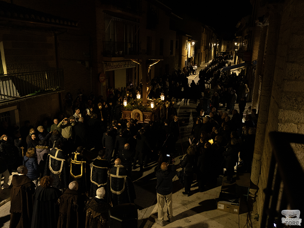 La esperada procesión del Santísimo Cristo del Amparo ilumina las calles tras la lluvia 3 Cristo del Amparo 3