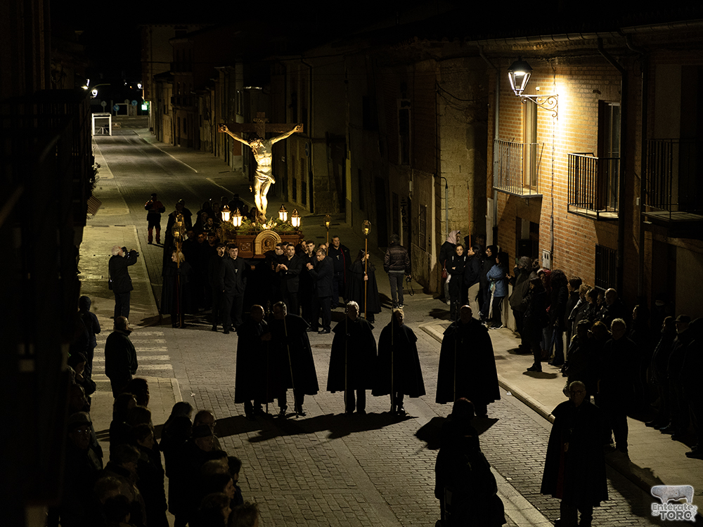 La esperada procesión del Santísimo Cristo del Amparo ilumina las calles tras la lluvia 4 Cristo del Amparo 4