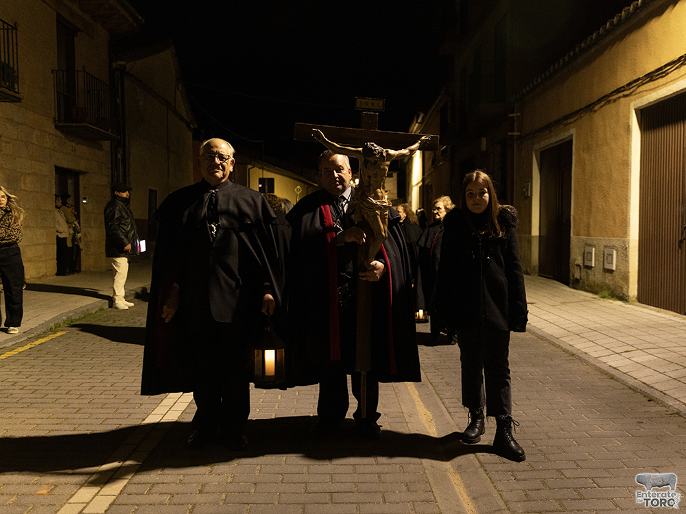 La esperada procesión del Santísimo Cristo del Amparo ilumina las calles tras la lluvia 8 Cristo del Amparo 8