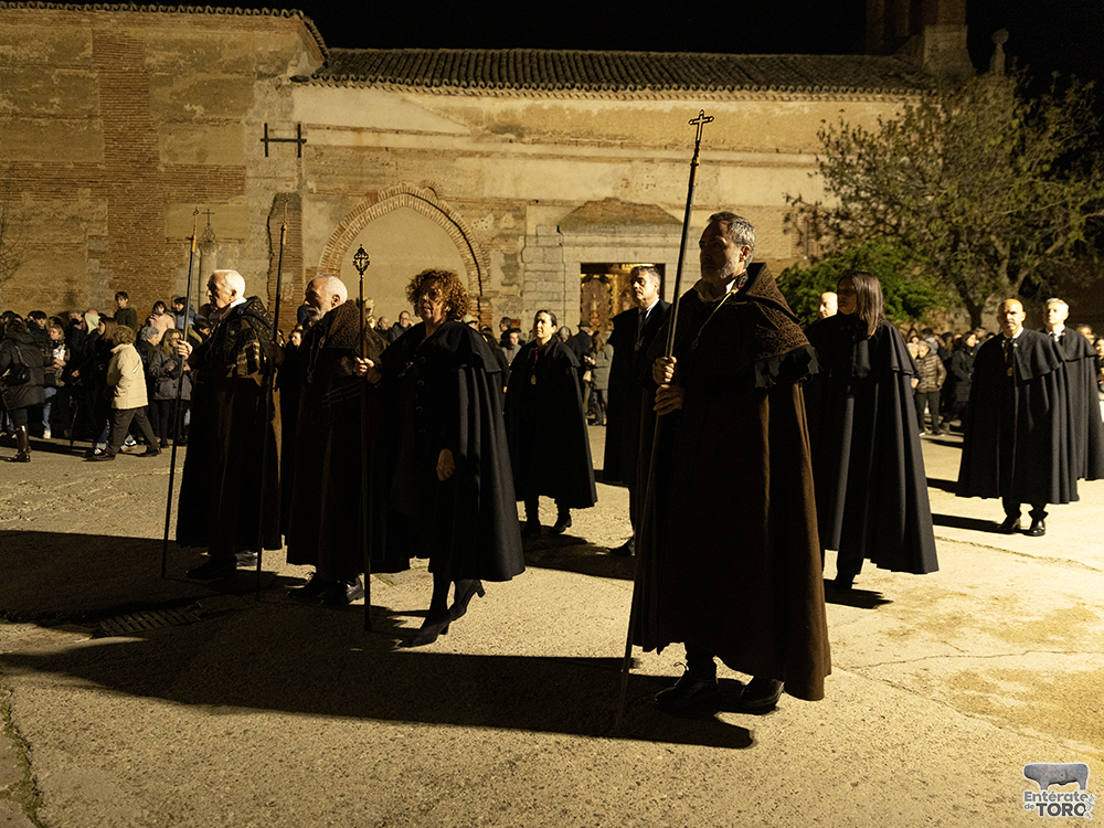 La esperada procesión del Santísimo Cristo del Amparo ilumina las calles tras la lluvia 9 Cristo del Amparo 9