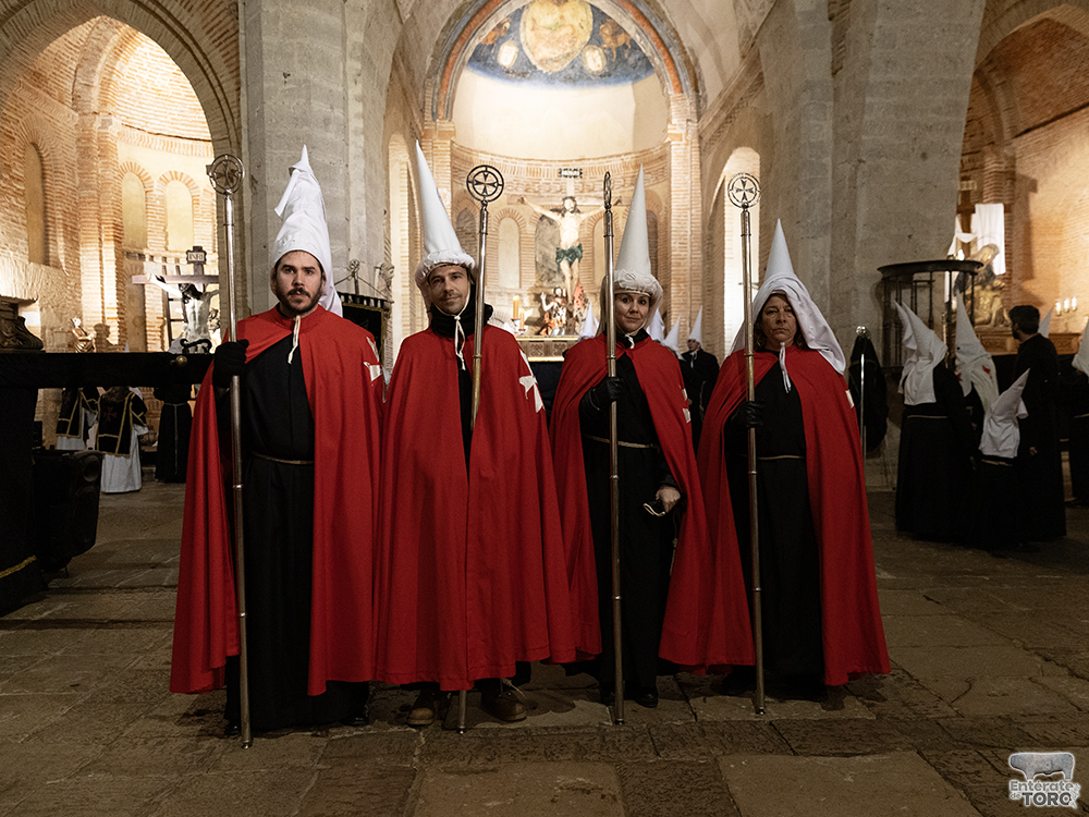 Toro vive una emotiva noche de Miércoles Santo con el Cristo de la Expiración por sus calles 1 Miercoles Santo 1