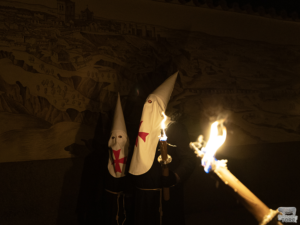 Toro vive una emotiva noche de Miércoles Santo con el Cristo de la Expiración por sus calles 10 Miercoles Santo 10