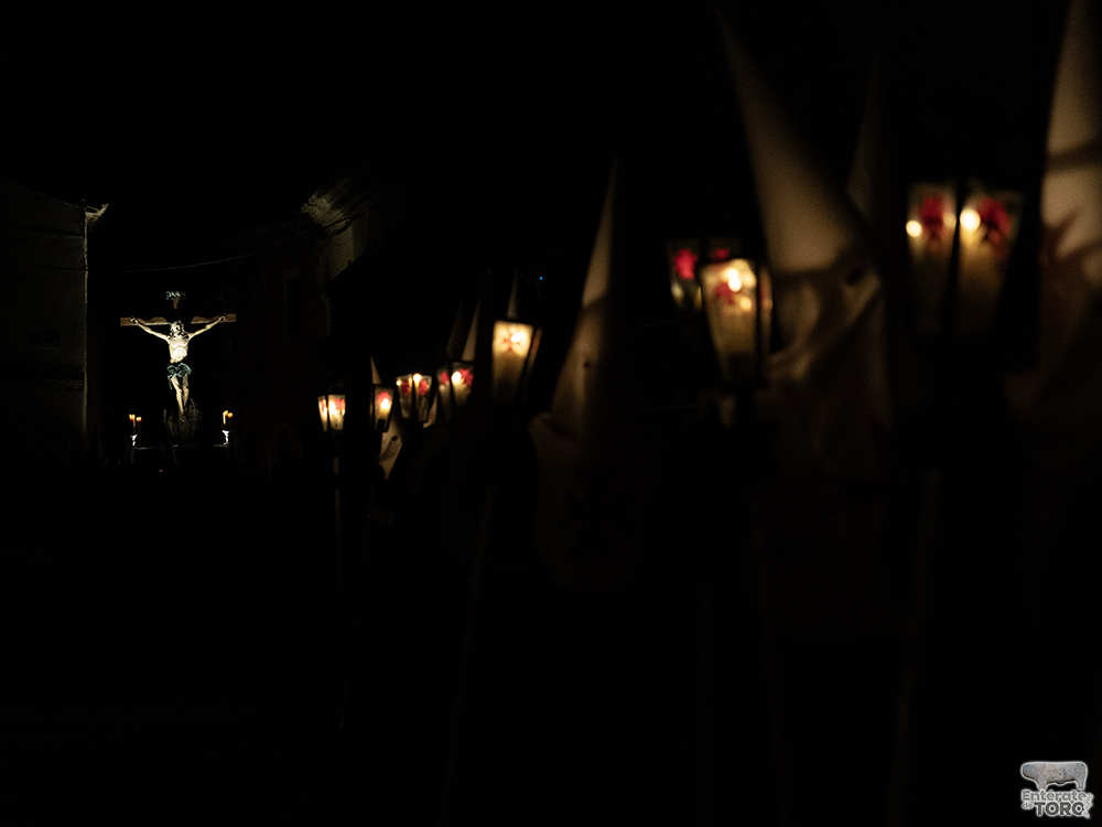 Toro vive una emotiva noche de Miércoles Santo con el Cristo de la Expiración por sus calles 12 Miercoles Santo 12