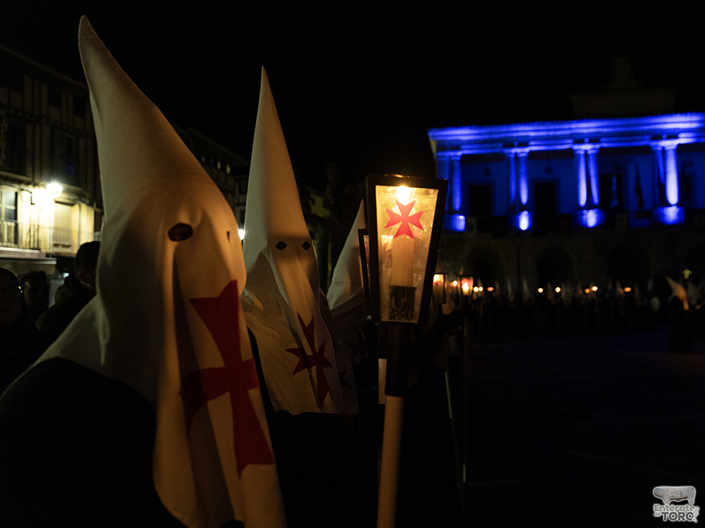 Toro vive una emotiva noche de Miércoles Santo con el Cristo de la Expiración por sus calles 13 Miercoles Santo 13