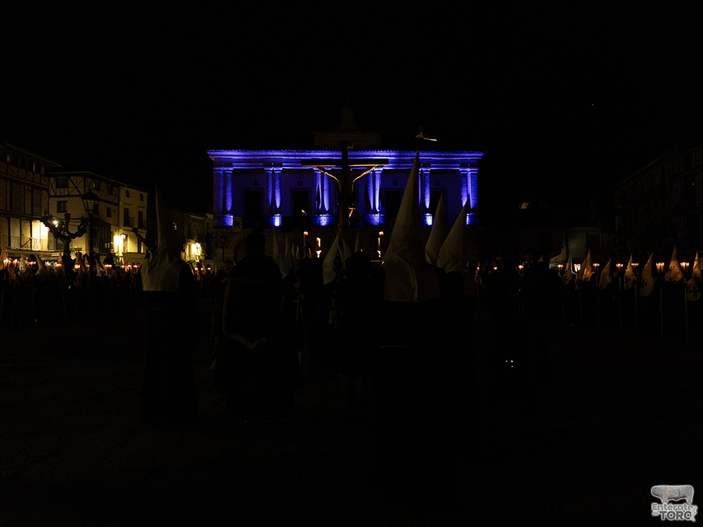 Toro vive una emotiva noche de Miércoles Santo con el Cristo de la Expiración por sus calles 14 Miercoles Santo 14