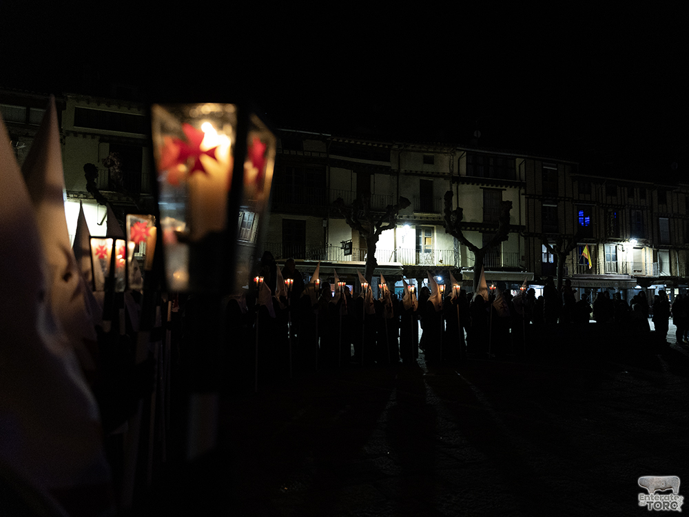 Toro vive una emotiva noche de Miércoles Santo con el Cristo de la Expiración por sus calles 15 Miercoles Santo 15