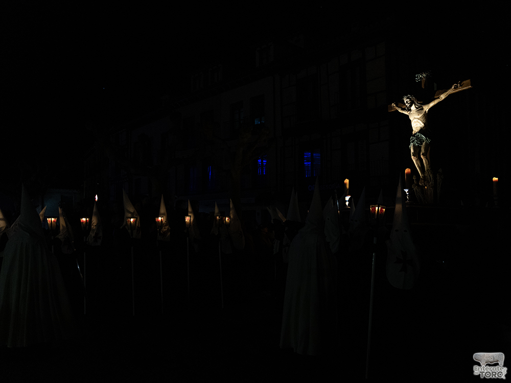 Toro vive una emotiva noche de Miércoles Santo con el Cristo de la Expiración por sus calles 16 Miercoles Santo 16