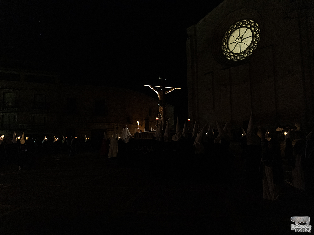 Toro vive una emotiva noche de Miércoles Santo con el Cristo de la Expiración por sus calles 8 Miercoles Santo 8