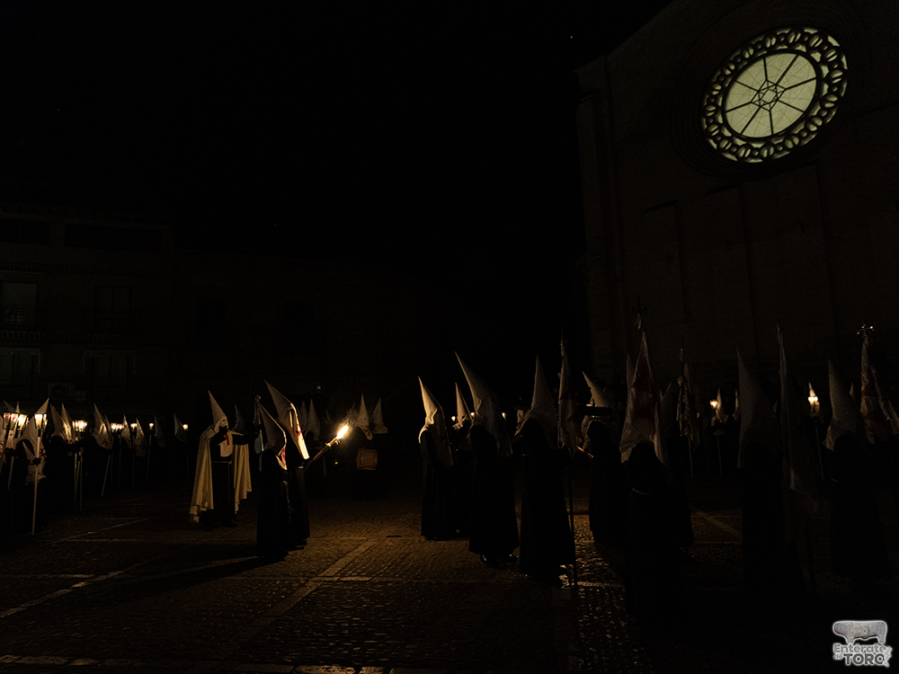 Toro vive una emotiva noche de Miércoles Santo con el Cristo de la Expiración por sus calles 9 Miercoles Santo 9
