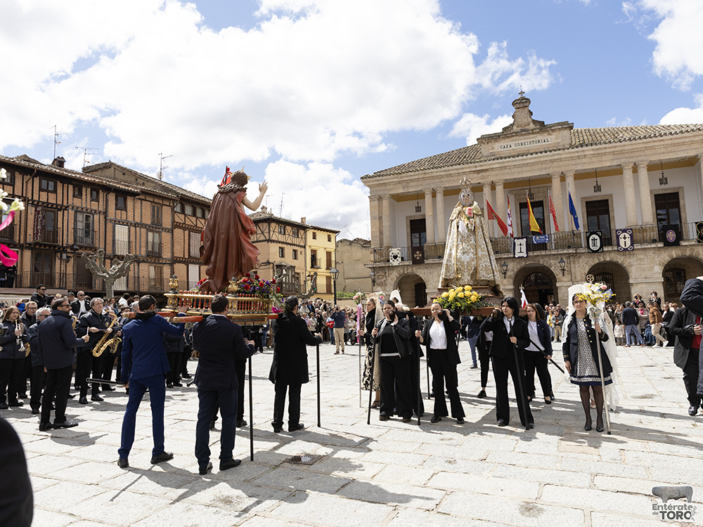 Un emotivo Domingo de Resurrección despide la Semana Santa Toresana 10 Resurrecion 10