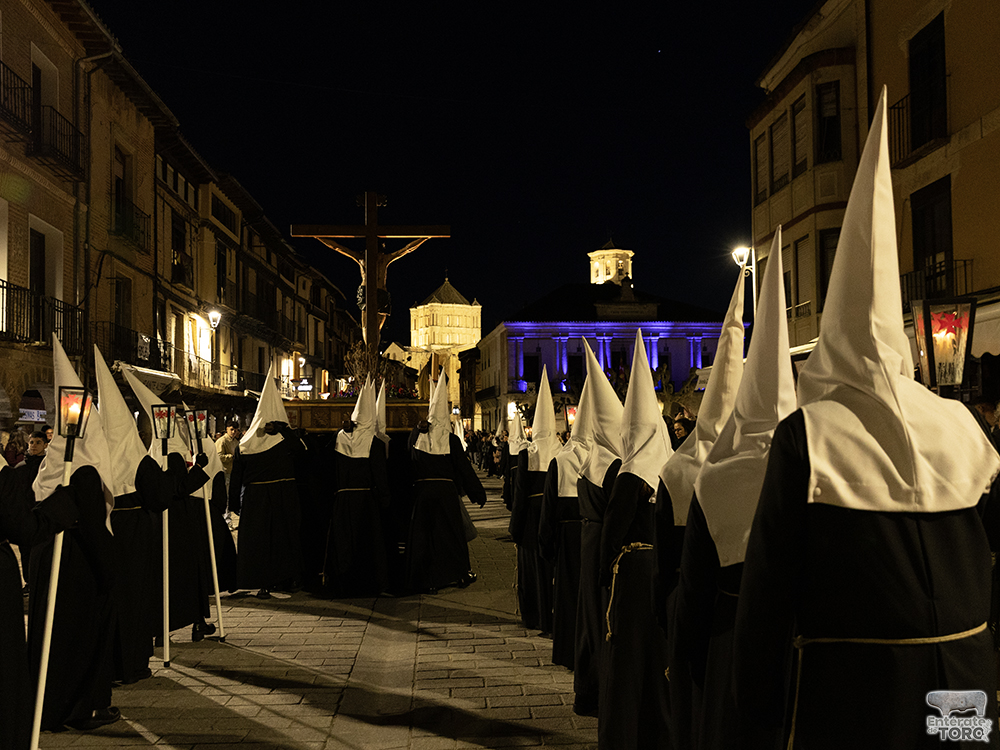 La Semana Santa de Toro celebra una emotiva procesión de Jesús Muerto con tradición y devoción 10 Viernes Santo 10